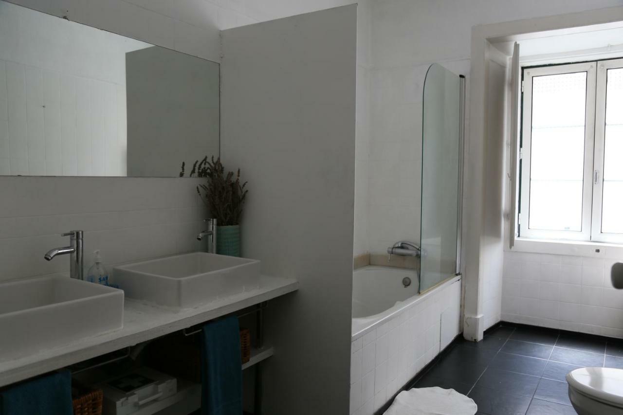Stunning Apartment Near Chiado Lisboa Екстериор снимка
